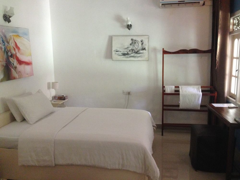 Fire Dragon Hideaway Hotel Negombo Eksteriør billede