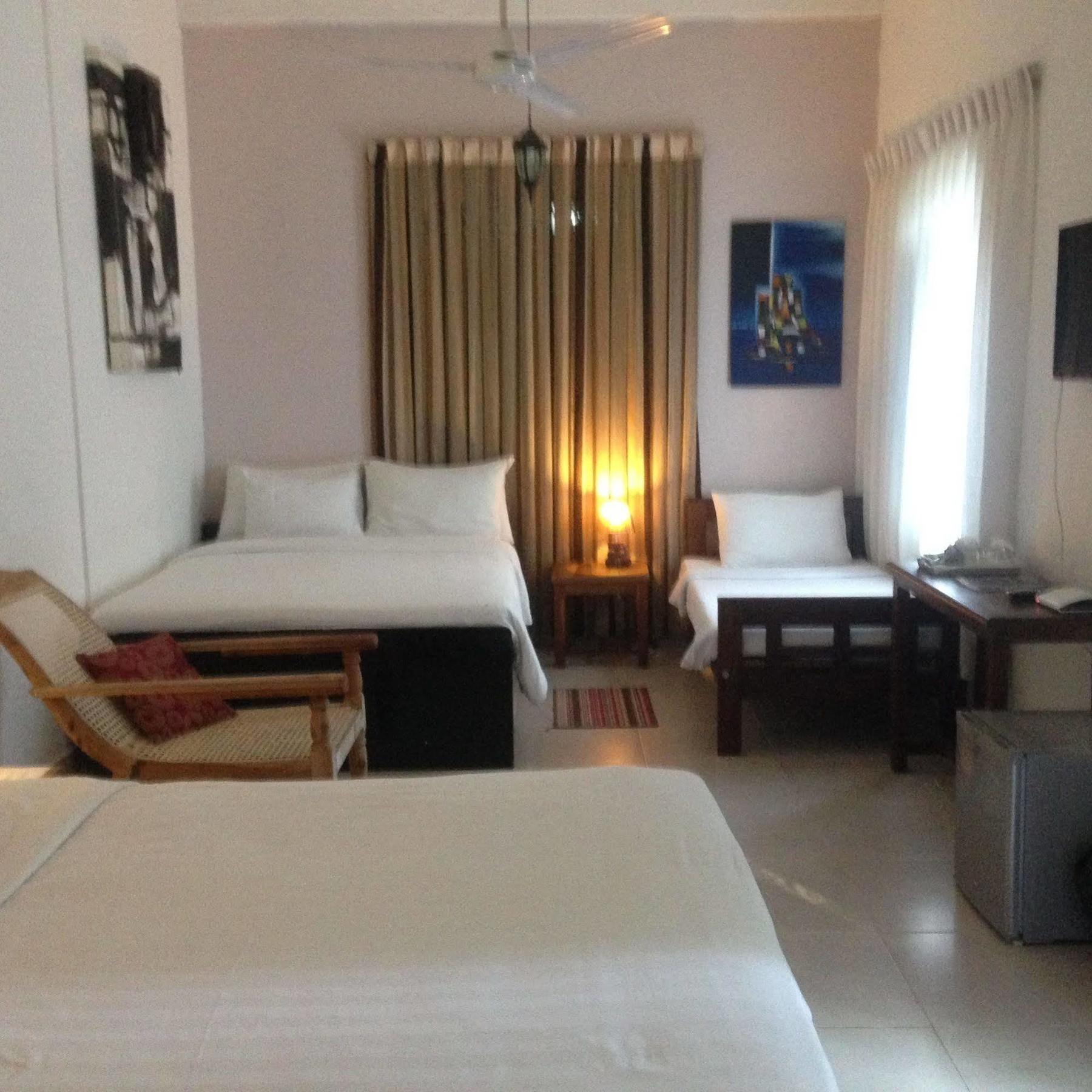 Fire Dragon Hideaway Hotel Negombo Eksteriør billede